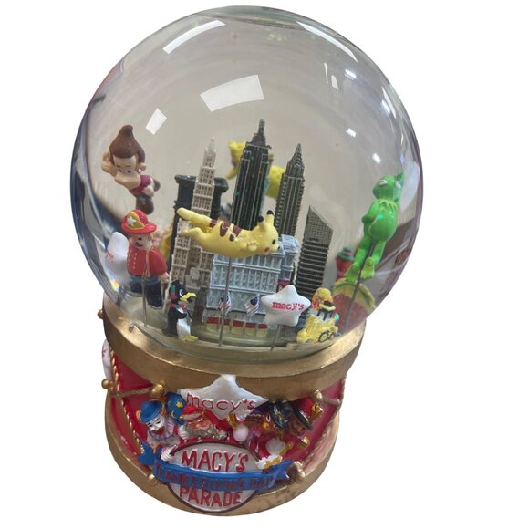 Macys 2002 Thanksgiving Day Parade Musical Waterglobe collectible SKU 8310 - Picture 7 of 16